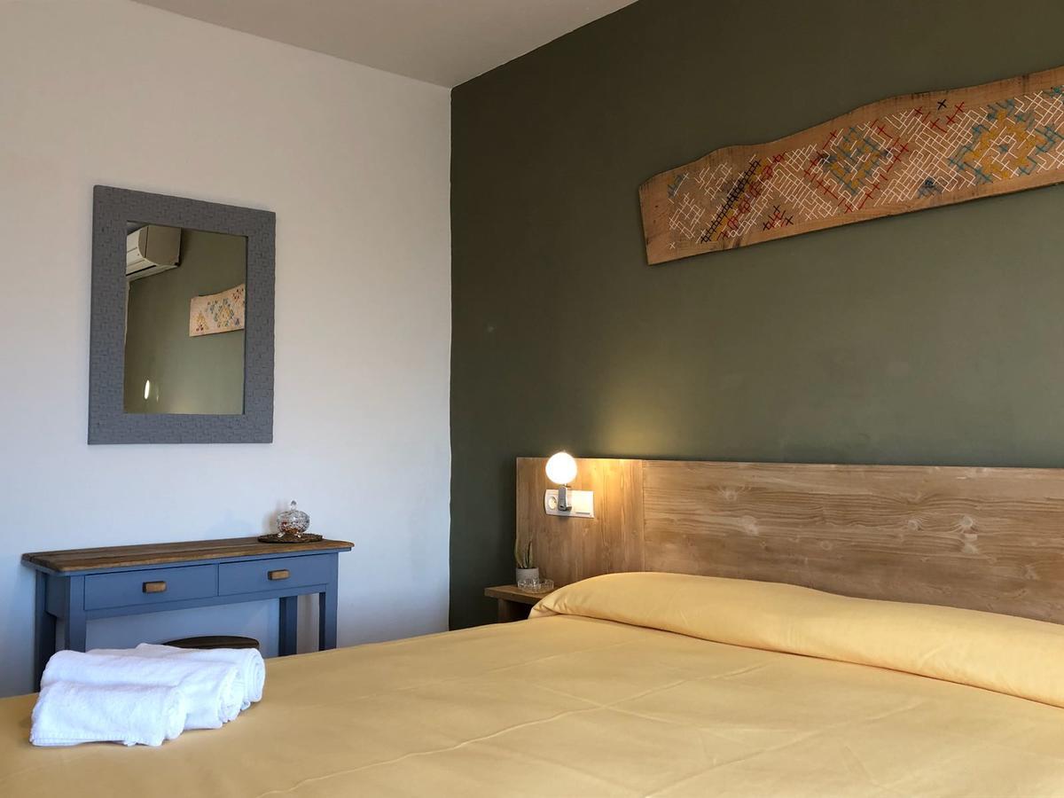 Hostal Santi Es Caló Extérieur photo
