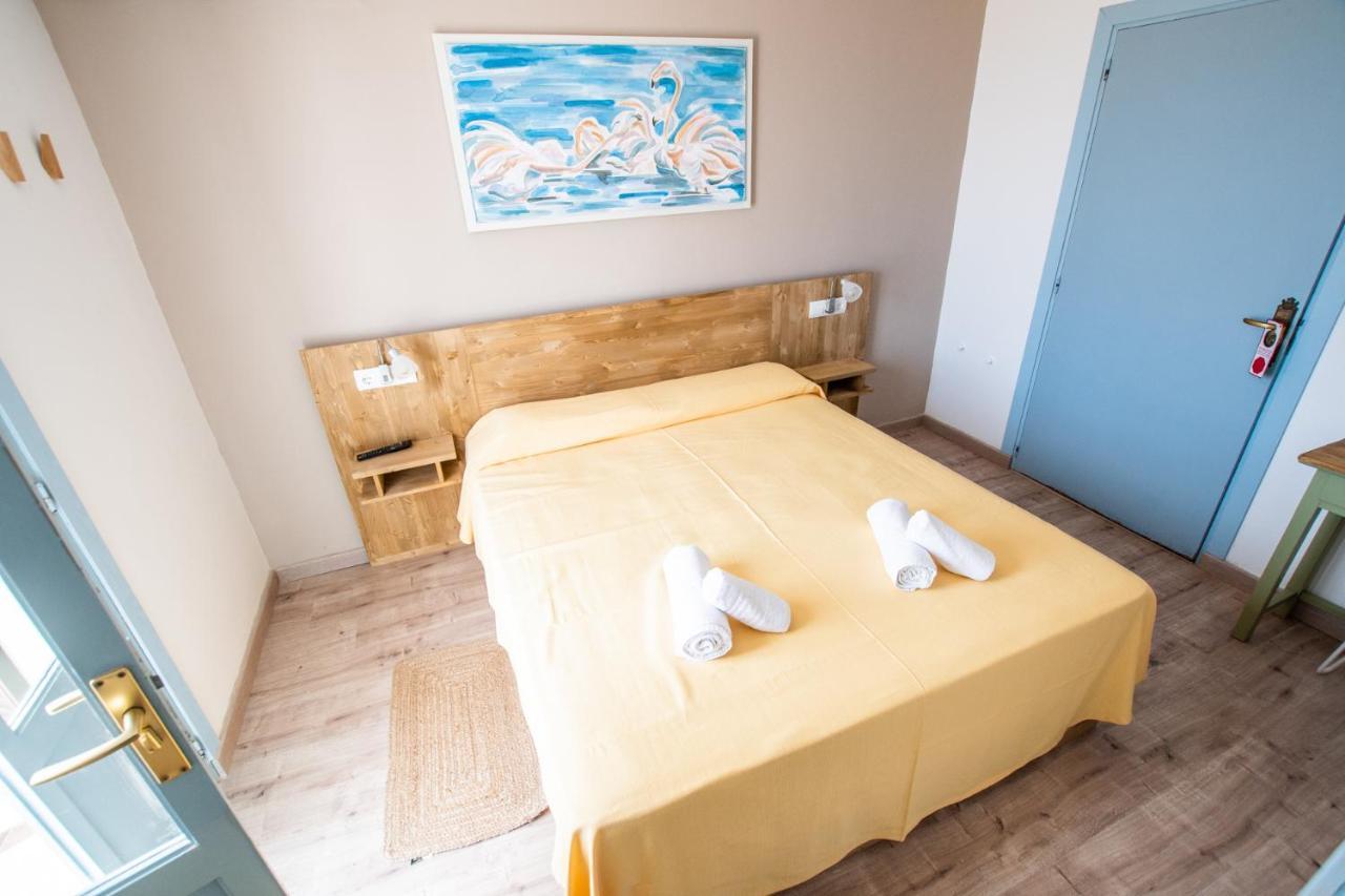 Hostal Santi Es Caló Extérieur photo